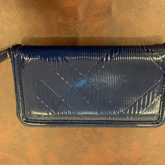 Authentic Burberry Leather Wallet - Picture 3 of 5